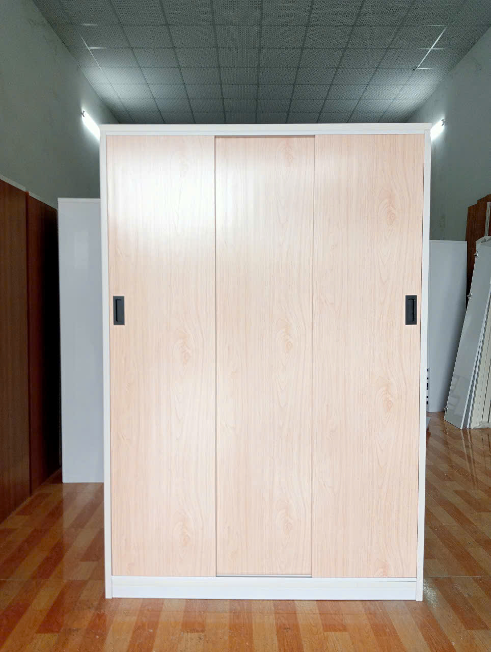 Tủ Nhựa Đài Loan 3 Cánh HL01 - Chân Lùa - Màu Sồi