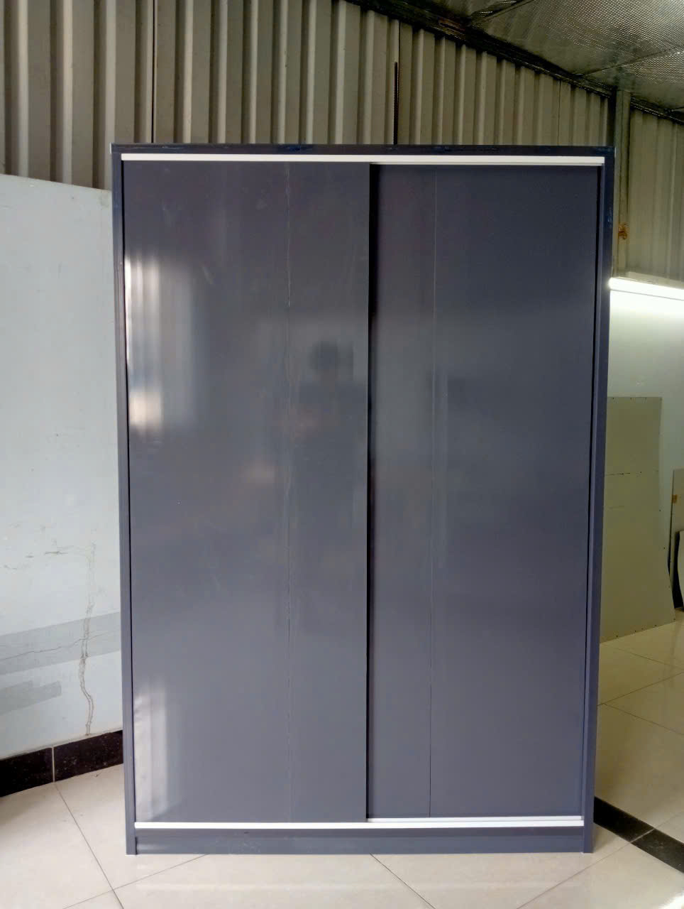 Tủ Nhựa Đài Loan 3 Cánh HL03 - Chân Lùa - Màu Xám Trắng