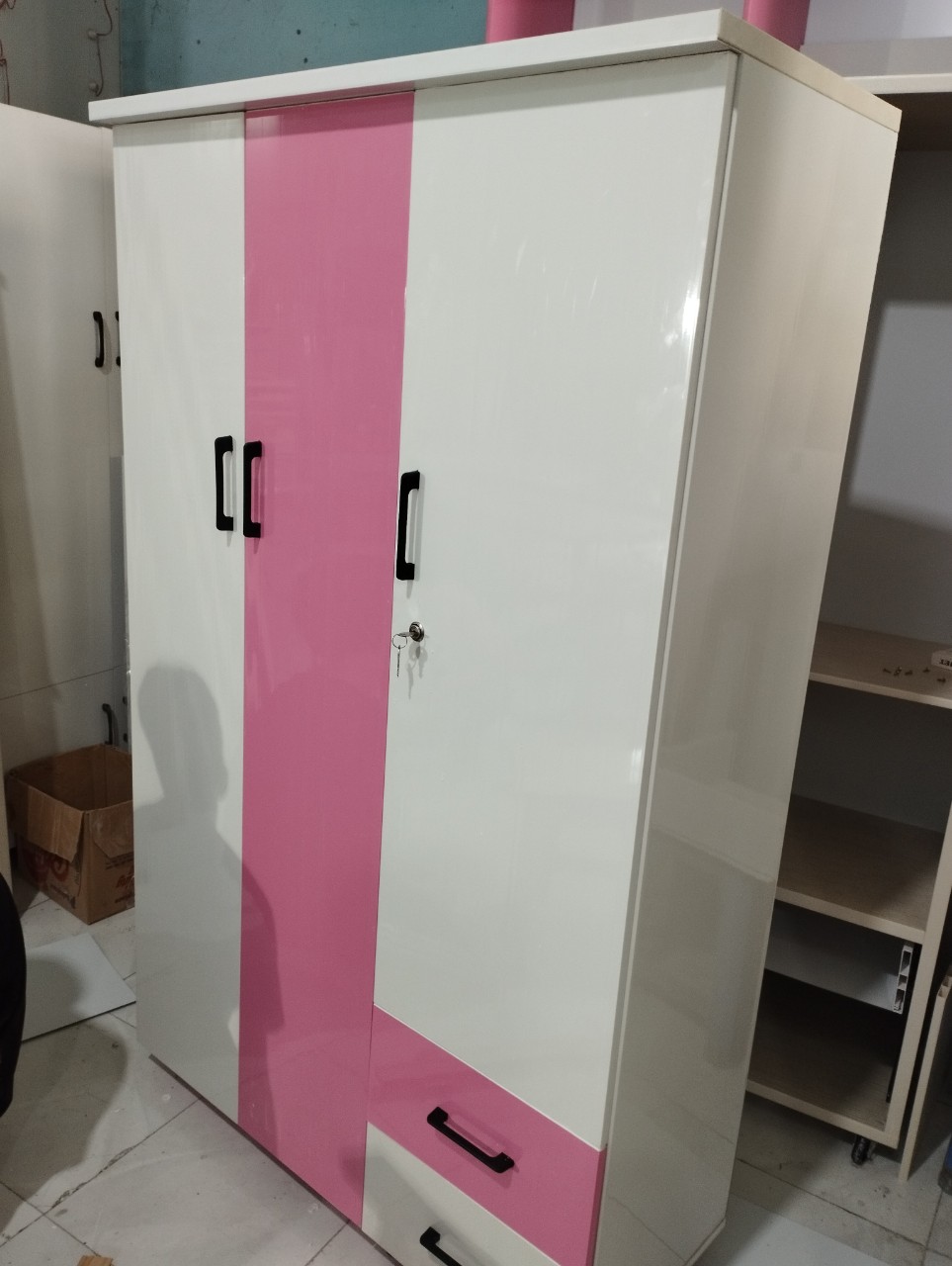 Tủ Nhựa Đài Loan 3 Cánh HL04 - Màu Hồng Phối Trắng