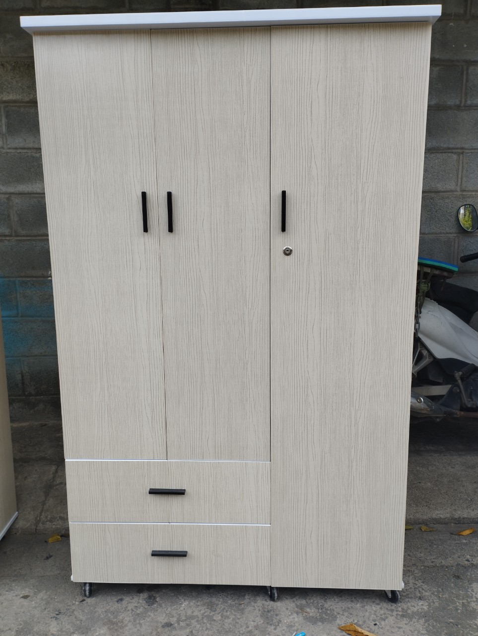 Tủ Nhựa Đài Loan 3 Cánh HL02 - Màu Vân Gỗ Nhạt