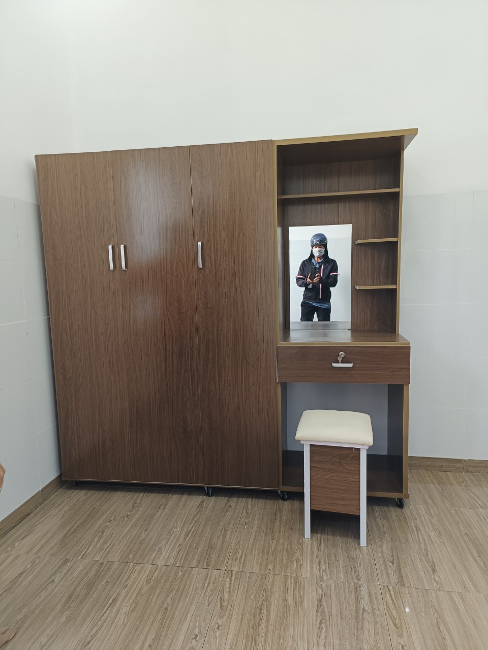 Tủ Nhựa Đài Loan 4 Cánh HL02 - Tích Hợp Bàn Trang Điểm